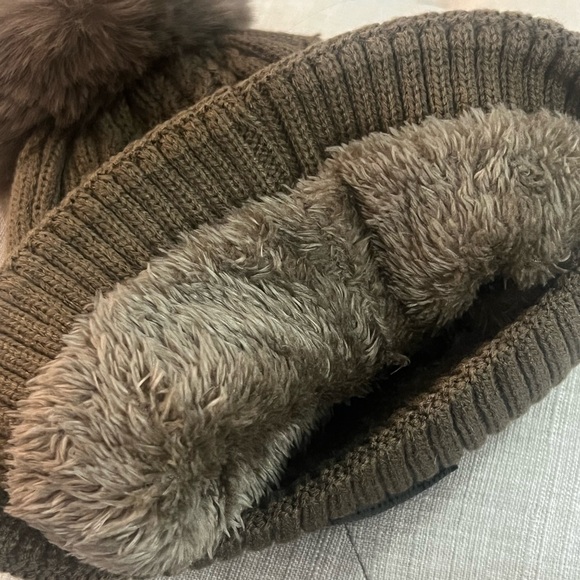 UGG Knit Beanie with Pom Pom - Picture 3 of 3